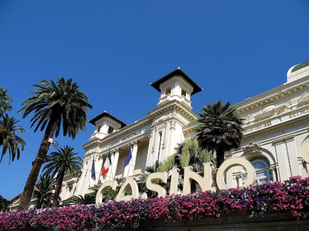Casa Carina Centro Citta Con Garage Privato Daire Sanremo Dış mekan fotoğraf
